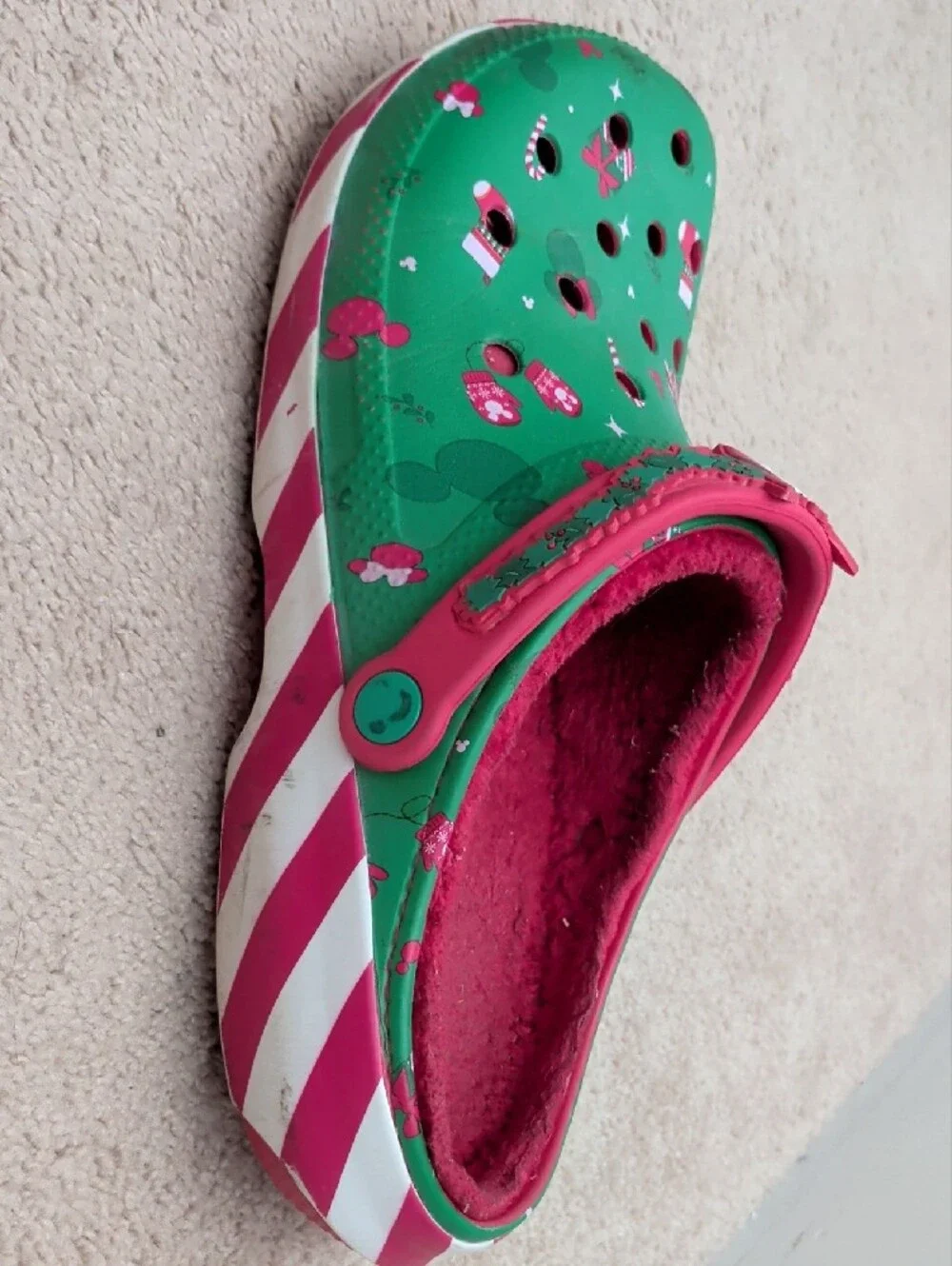 CROCS festive green